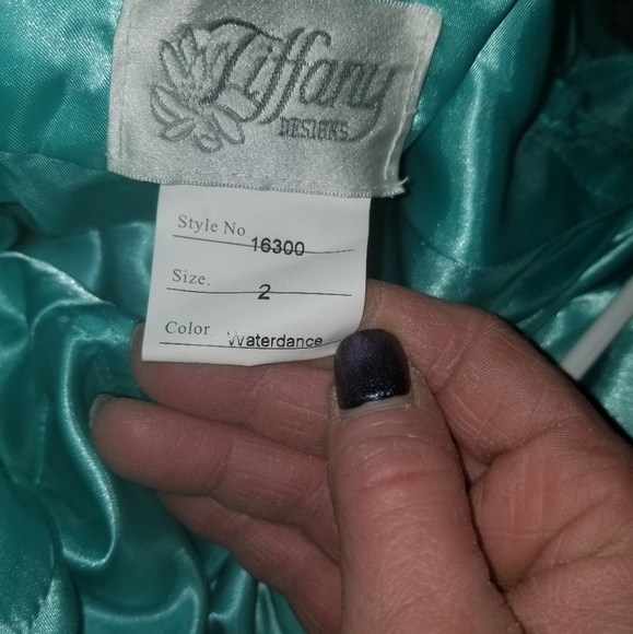 BEAUTIFUL PROM DRESS - Picture 7 of 8